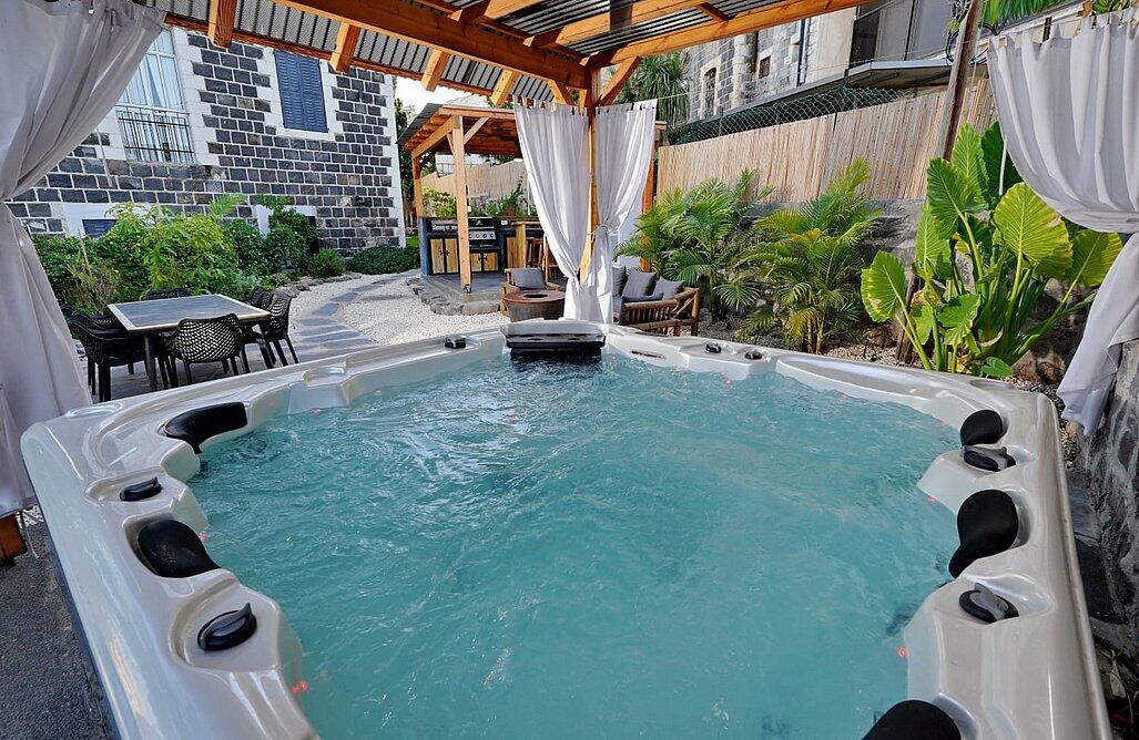 וילה אואזיס פאלאס צפון  3  נופש - וי פור ויקיישן - V for Vacation