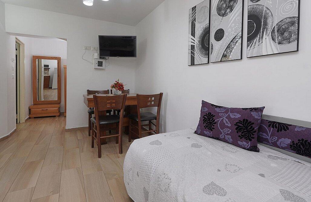 שלווה במושבה צפון  14  נופש - וי פור ויקיישן - V for Vacation