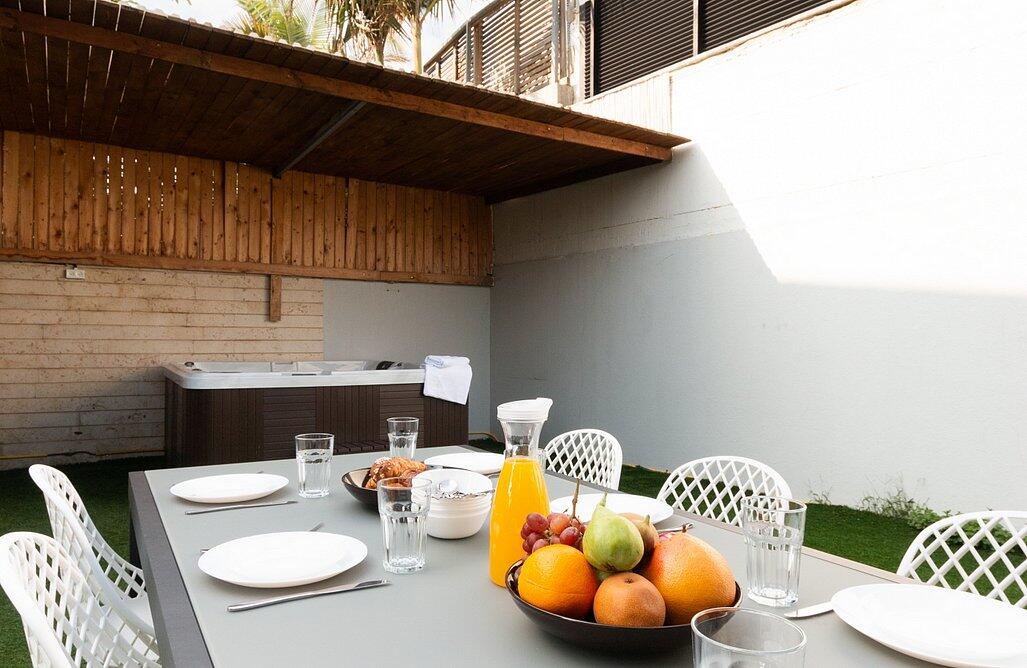 וילה על הים בראשון מרכז  26  נופש - וי פור ויקיישן - V for Vacation