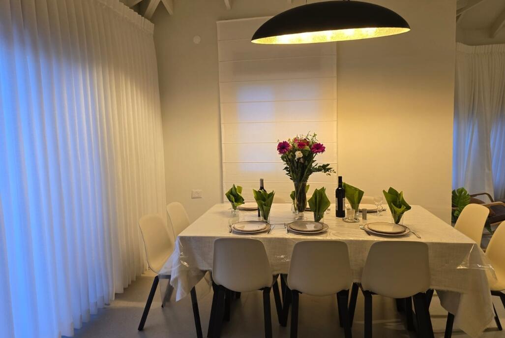 וילה סאן לייט - Sun Light צפון  13  נופש - וי פור ויקיישן - V for Vacation