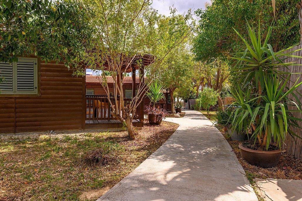 בינות תמרים מרכז  26  נופש - וי פור ויקיישן - V for Vacation