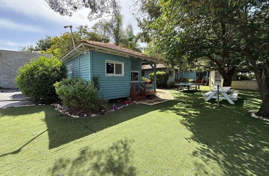 צימרים בצל האלון צפון  17  נופש - וי פור ויקיישן - V for Vacation