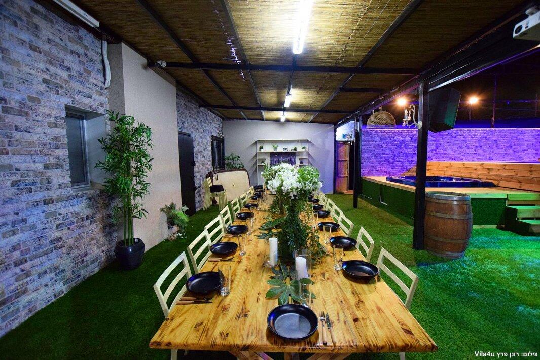 אופוריה נתניה מרכז  17  נופש - וי פור ויקיישן - V for Vacation