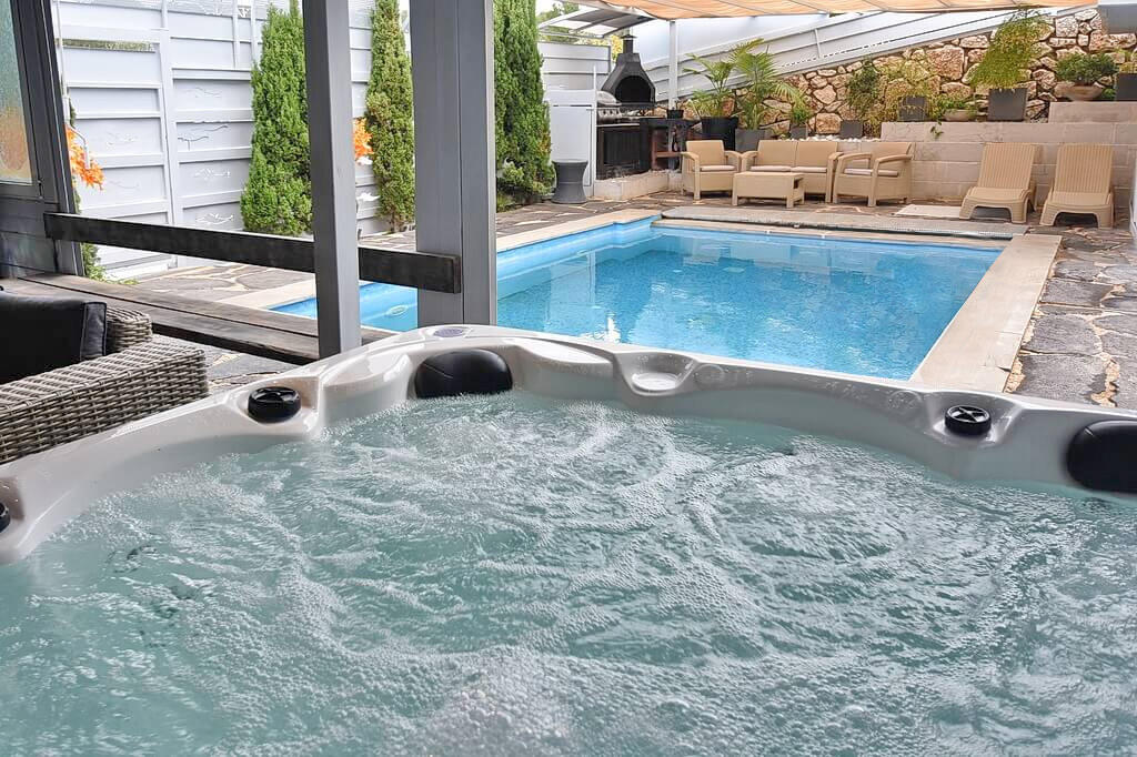 סוויטת איבון צפון  15  נופש - וי פור ויקיישן - V for Vacation