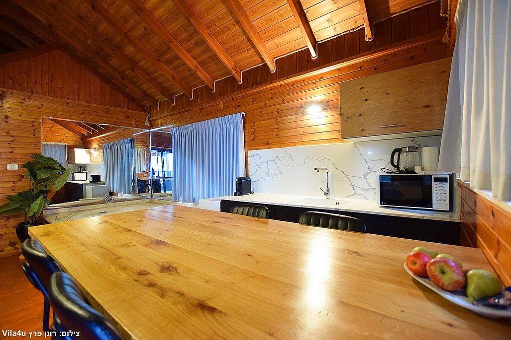 רפאל בכרם צפון  11  נופש - וי פור ויקיישן - V for Vacation