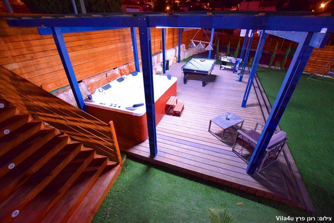 אחוזת הנסיכה וילג מרכז אחוזת הנסיכה וילג - מתחם החוץ מתחם החוץ עם ג'קוזי ומשחקי שולחן נופש - וי פור ויקיישן - V for Vacation