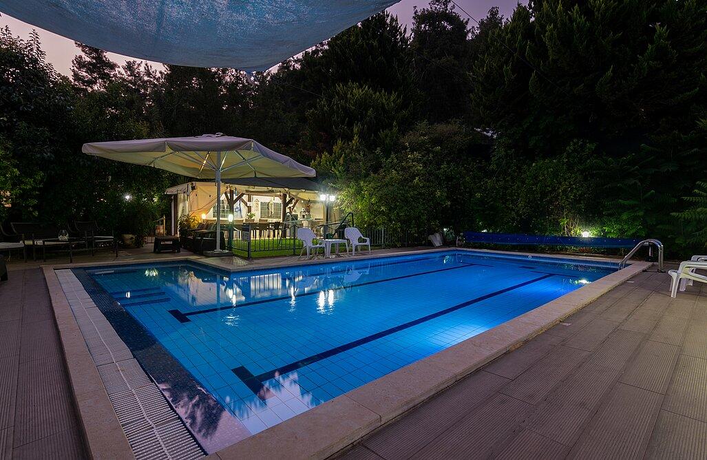 בקתות גבי בקצה היער צפון  17  נופש - וי פור ויקיישן - V for Vacation