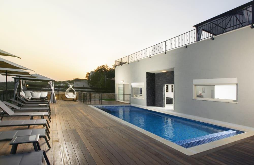 אחוזת סאנשיין צפון  25  נופש - וי פור ויקיישן - V for Vacation