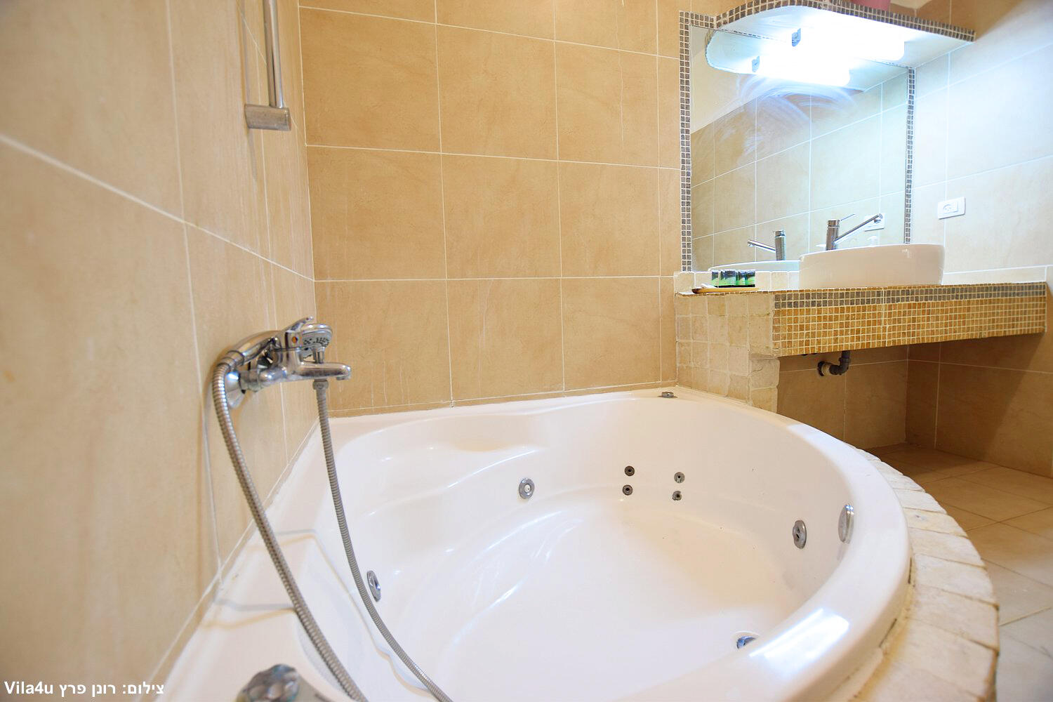 וילה בית הלוגים צפון  14  נופש - וי פור ויקיישן - V for Vacation