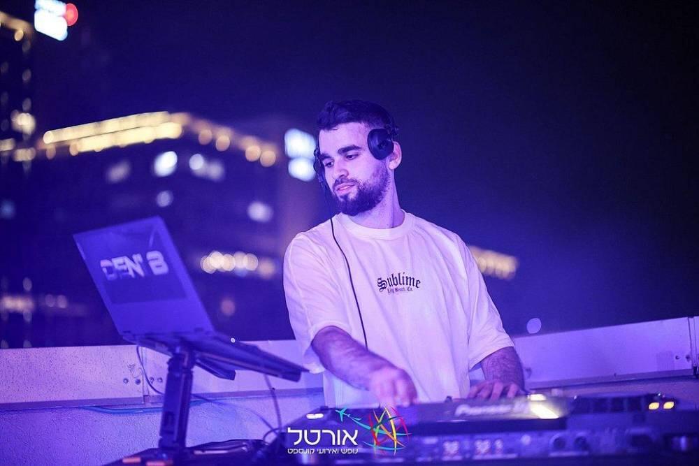 אלמאגו רוף תל אביב מרכז  43  לופט 4 יו