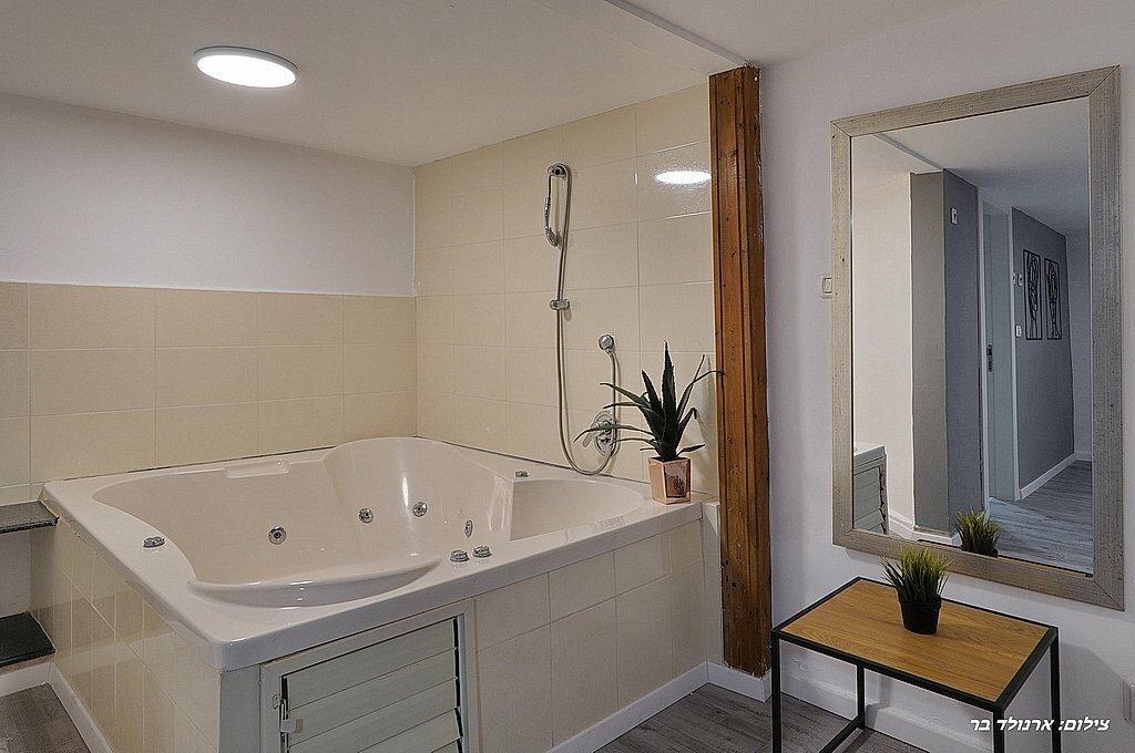 אחוזת הלל צפון  16  נופש - וי פור ויקיישן - V for Vacation