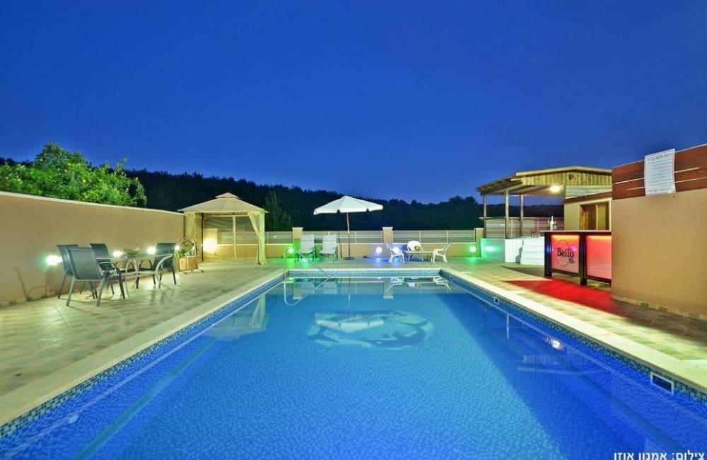 הולידיי פול צפון  20  נופש - וי פור ויקיישן - V for Vacation