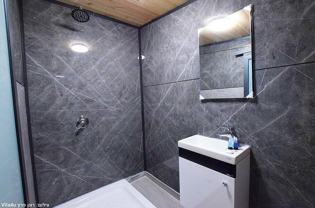 אדם ויליג צפון  7  נופש - וי פור ויקיישן - V for Vacation