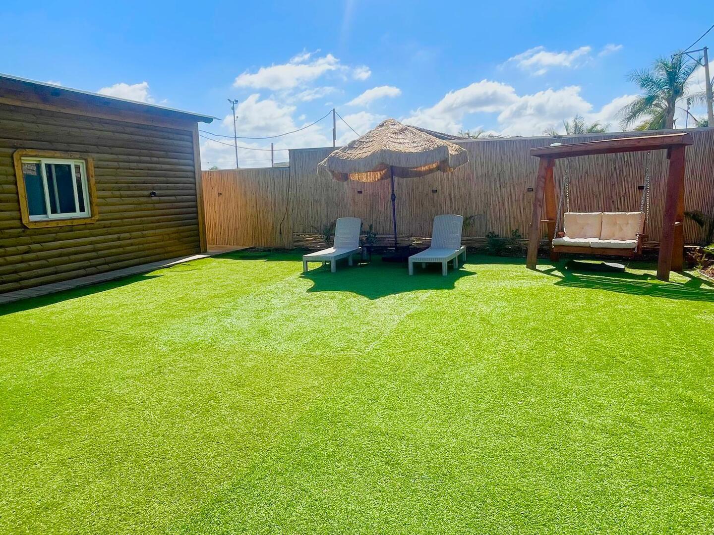 בשדות של המושב דרום  17  נופש - וי פור ויקיישן - V for Vacation