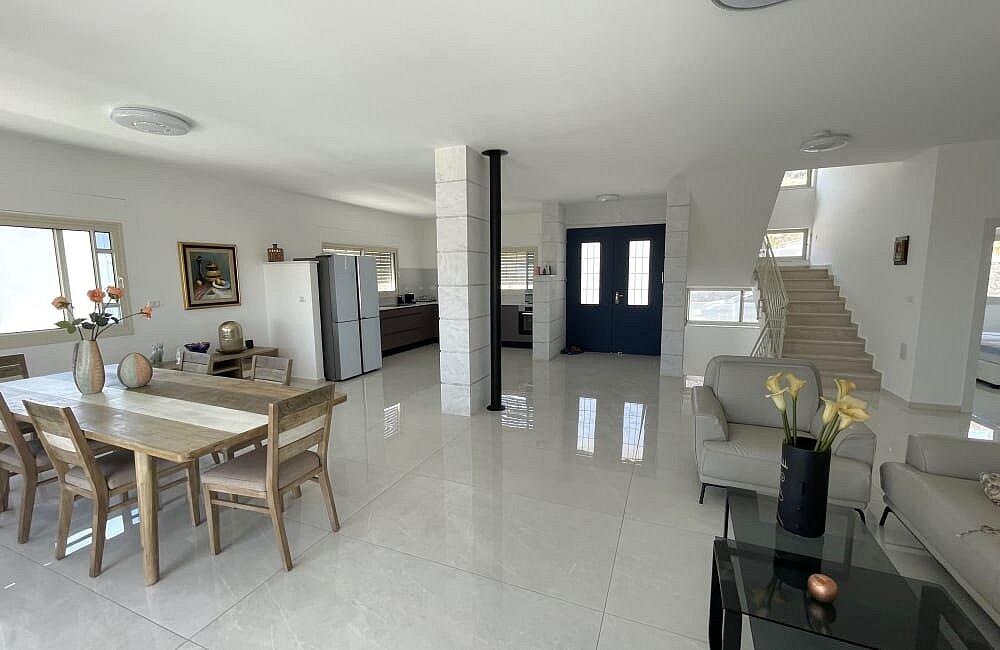 וילה לבנה יבנאל צפון  8  נופש - וי פור ויקיישן - V for Vacation