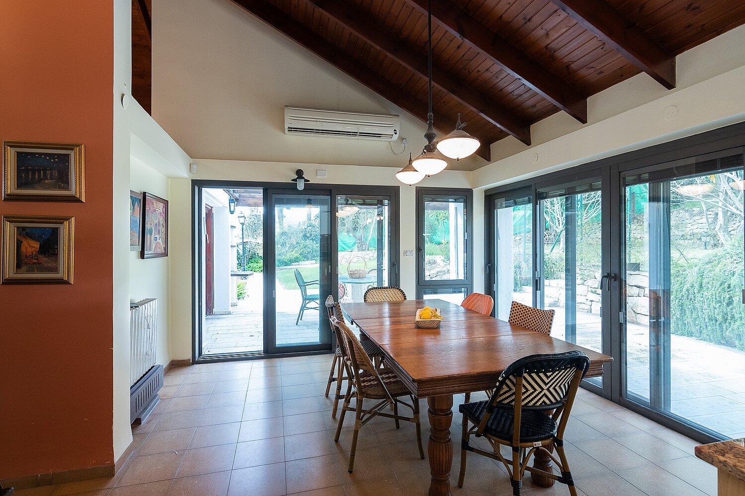 וילה בית זית מרכז  14  נופש - וי פור ויקיישן - V for Vacation