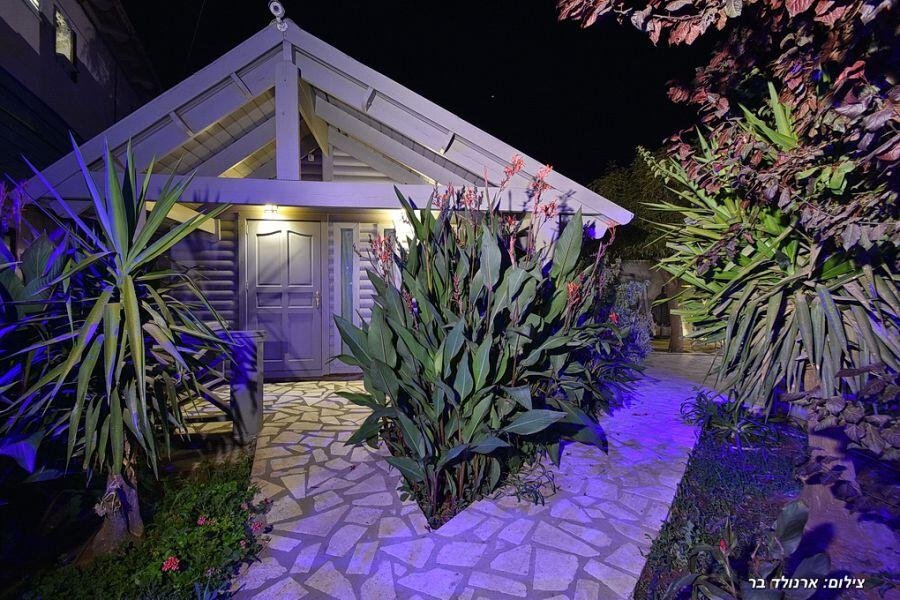 סוויטות כחול לבן ובקתות אגם צפון  26  נופש - וי פור ויקיישן - V for Vacation