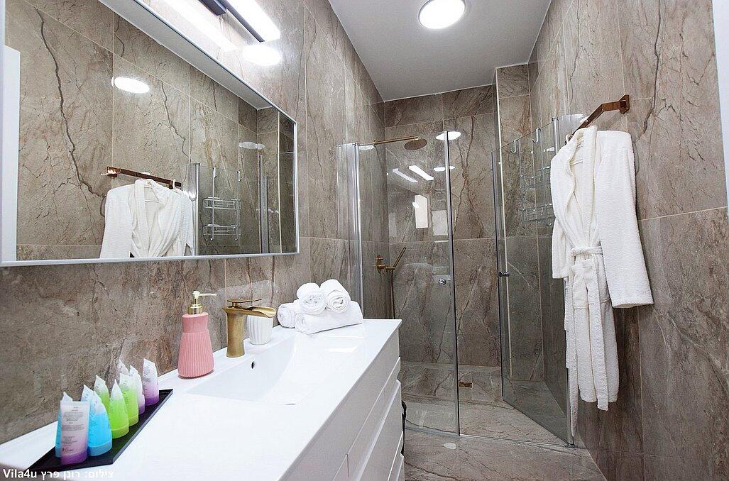 סוויטות אמור בגליל צפון  10  נופש - וי פור ויקיישן - V for Vacation