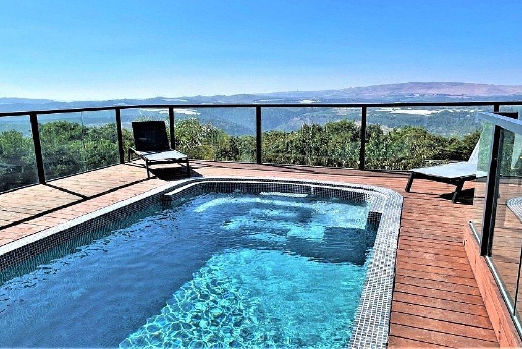 רפאל בכרם צפון  36  נופש - וי פור ויקיישן - V for Vacation