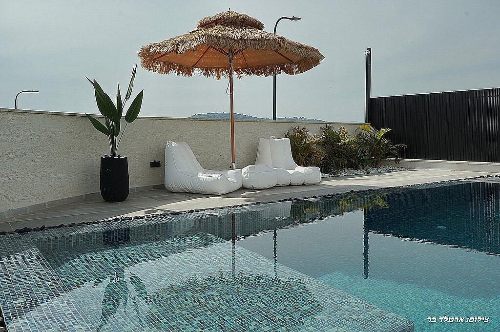 וילה הלליה צפון  20  נופש - וי פור ויקיישן - V for Vacation