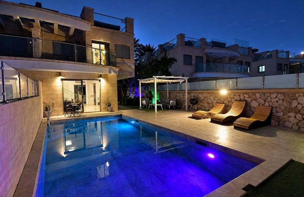 וילה ארינס - Villa Arins דרום  14  נופש - וי פור ויקיישן - V for Vacation
