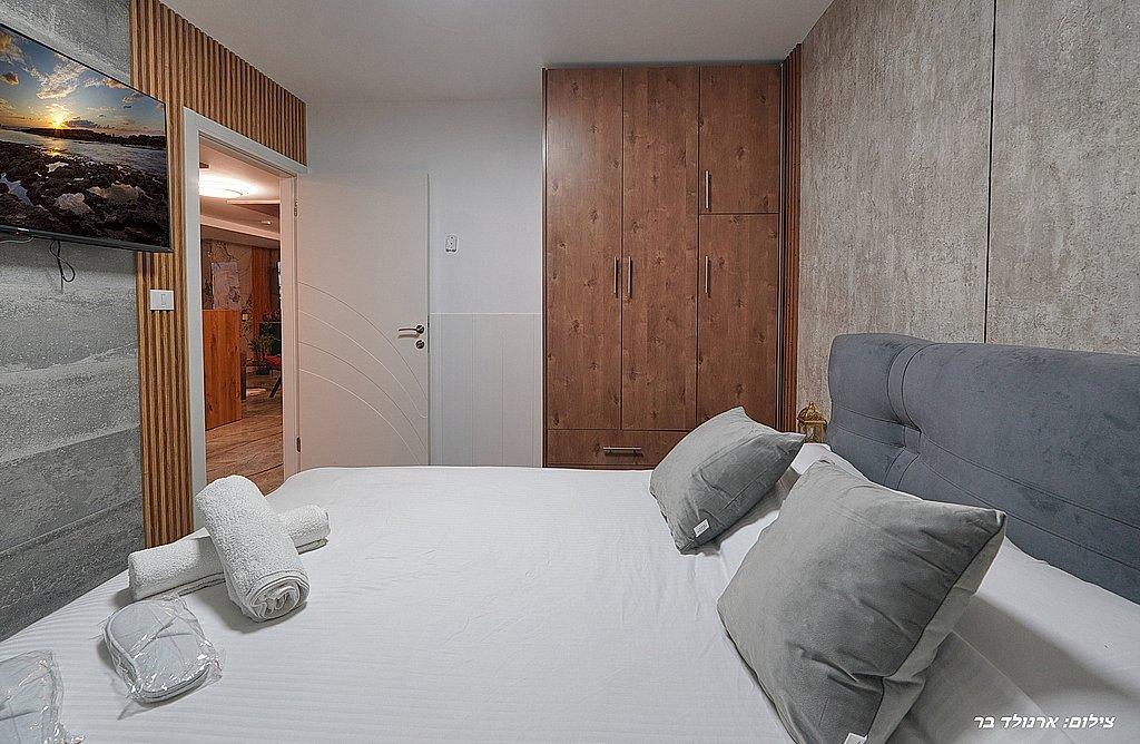 בצל השקד צפון  9  נופש - וי פור ויקיישן - V for Vacation