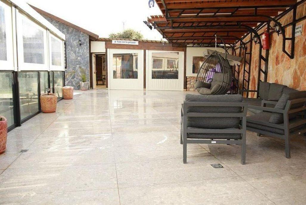 מצפה הצוקים צפון  10  נופש - וי פור ויקיישן - V for Vacation