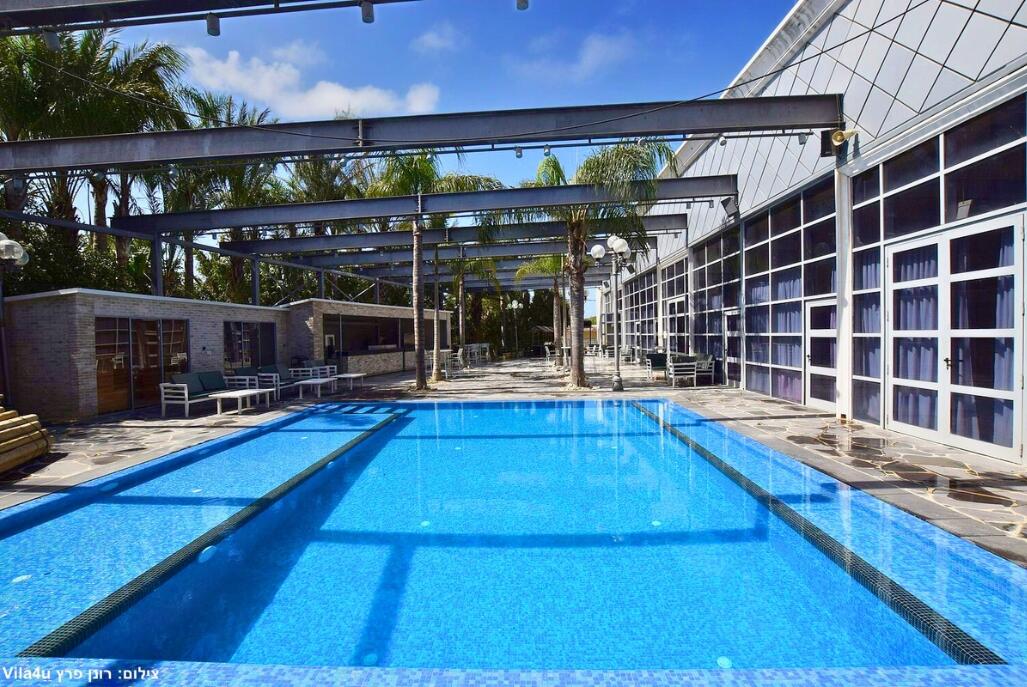 רוקה וייב מרכז  17  נופש - וי פור ויקיישן - V for Vacation