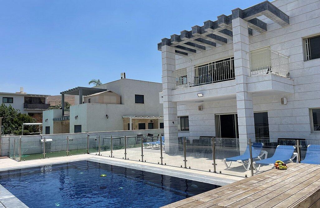 וילה לבנה יבנאל צפון  10  נופש - וי פור ויקיישן - V for Vacation