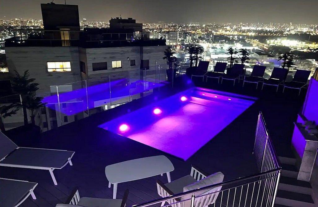 רויאל פנטהאוז מרכז  25  נופש - וי פור ויקיישן - V for Vacation