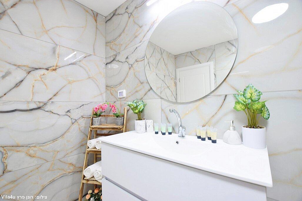 סאן סוויט צפון  14  נופש - וי פור ויקיישן - V for Vacation