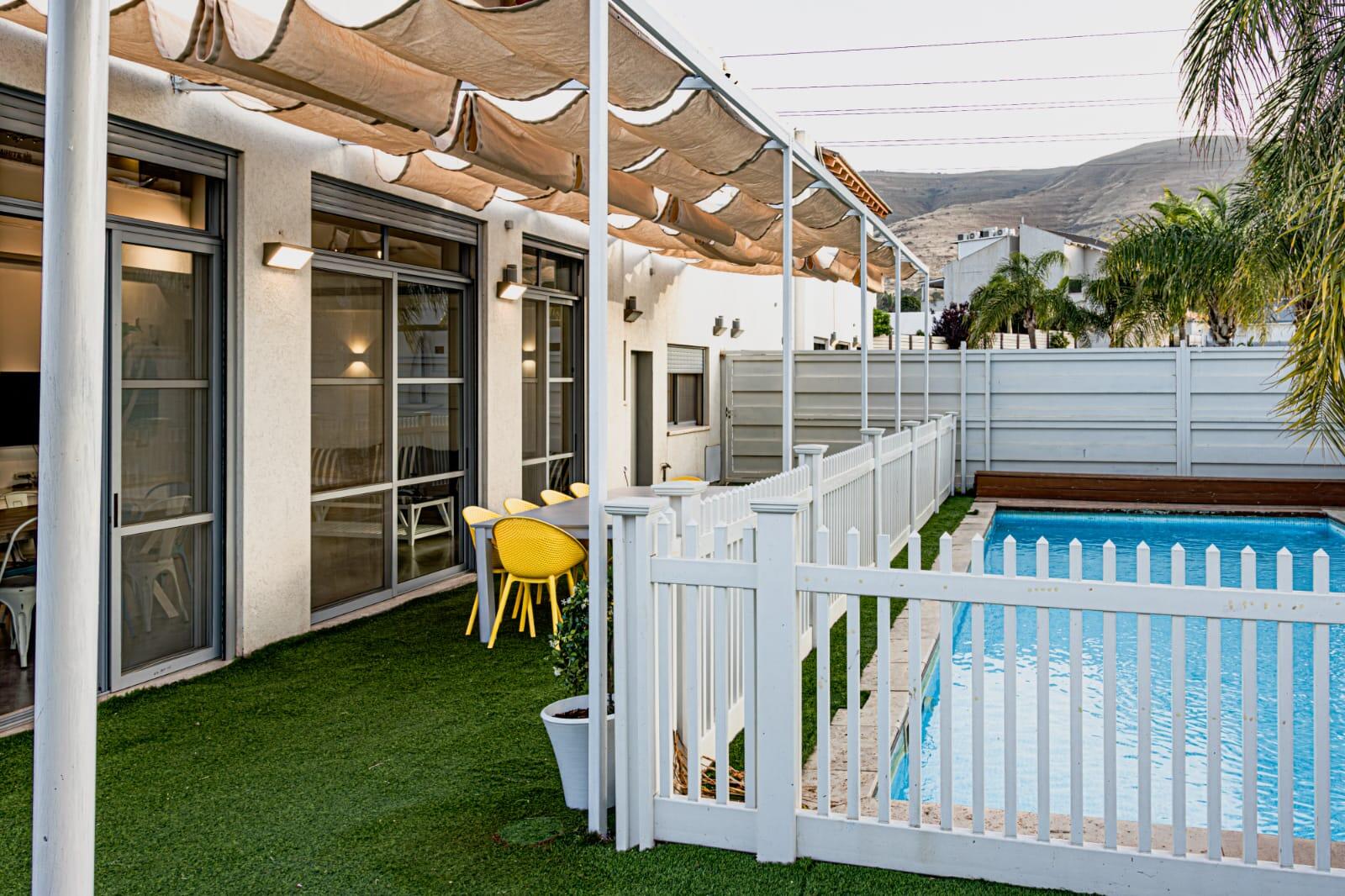 אחוזת דקל לבן בוטיק צפון  3  נופש - וי פור ויקיישן - V for Vacation