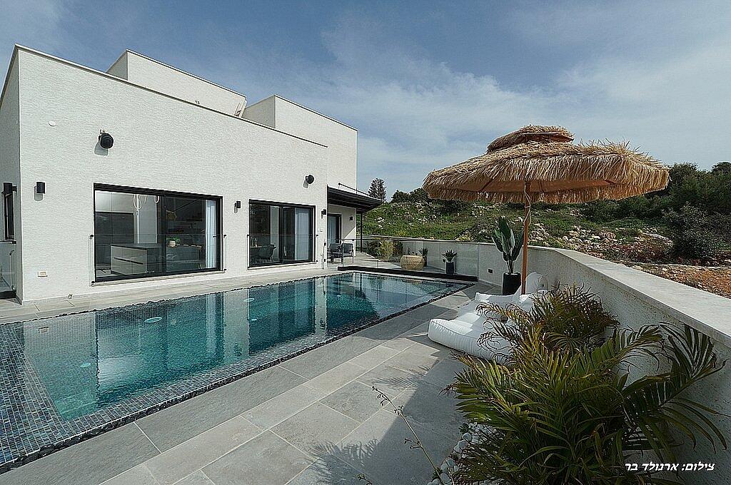 וילה הלליה צפון  3  נופש - וי פור ויקיישן - V for Vacation