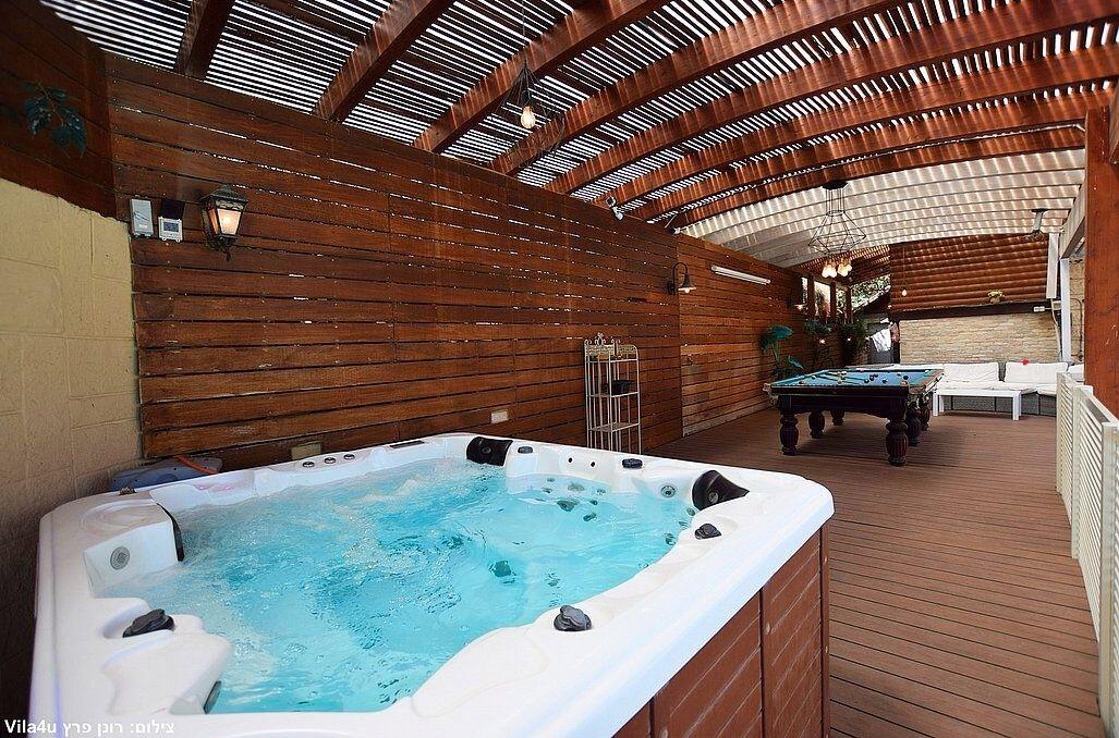 אחוזת הנרקיס 42 צפון  2  נופש - וי פור ויקיישן - V for Vacation