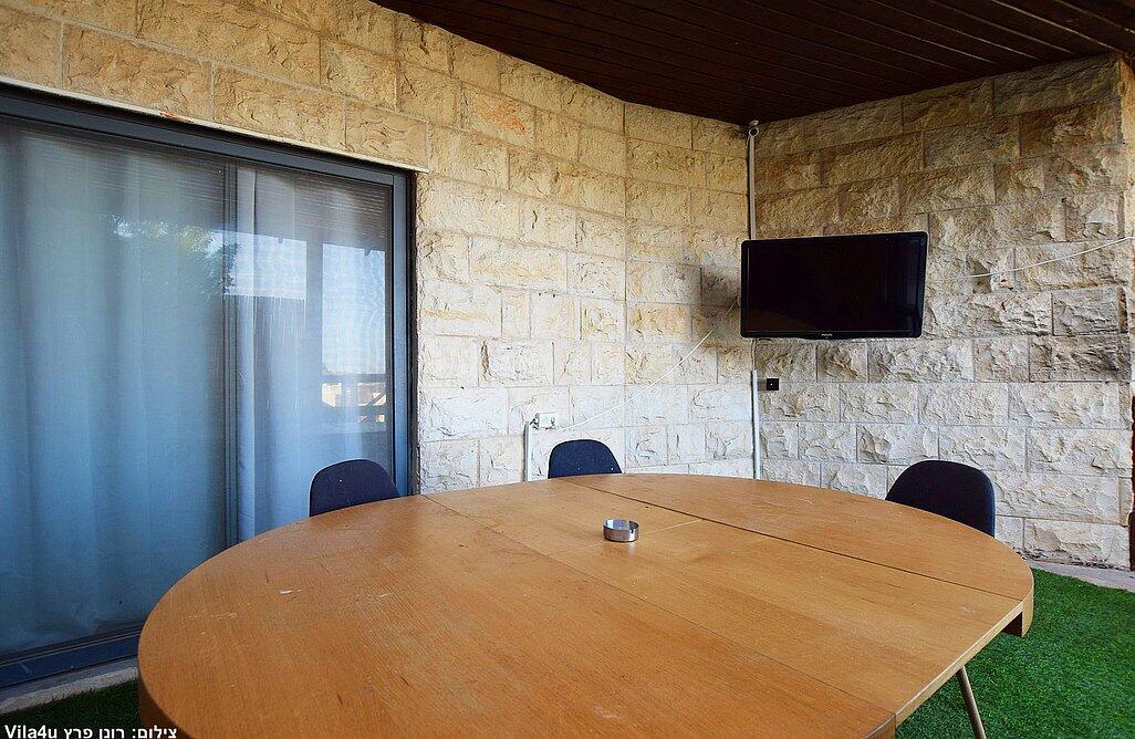 וילה בין הר לים צפון  23  נופש - וי פור ויקיישן - V for Vacation