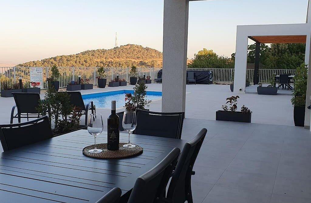 אחוזת גפנים צפון  18  נופש - וי פור ויקיישן - V for Vacation