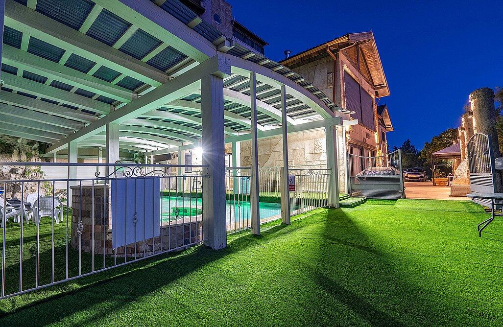 גני הצוק - וילת אירוח צפון  45  נופש - וי פור ויקיישן - V for Vacation