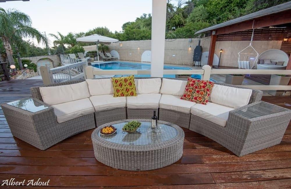 אחוזת הנרקיס 42 צפון  26  נופש - וי פור ויקיישן - V for Vacation