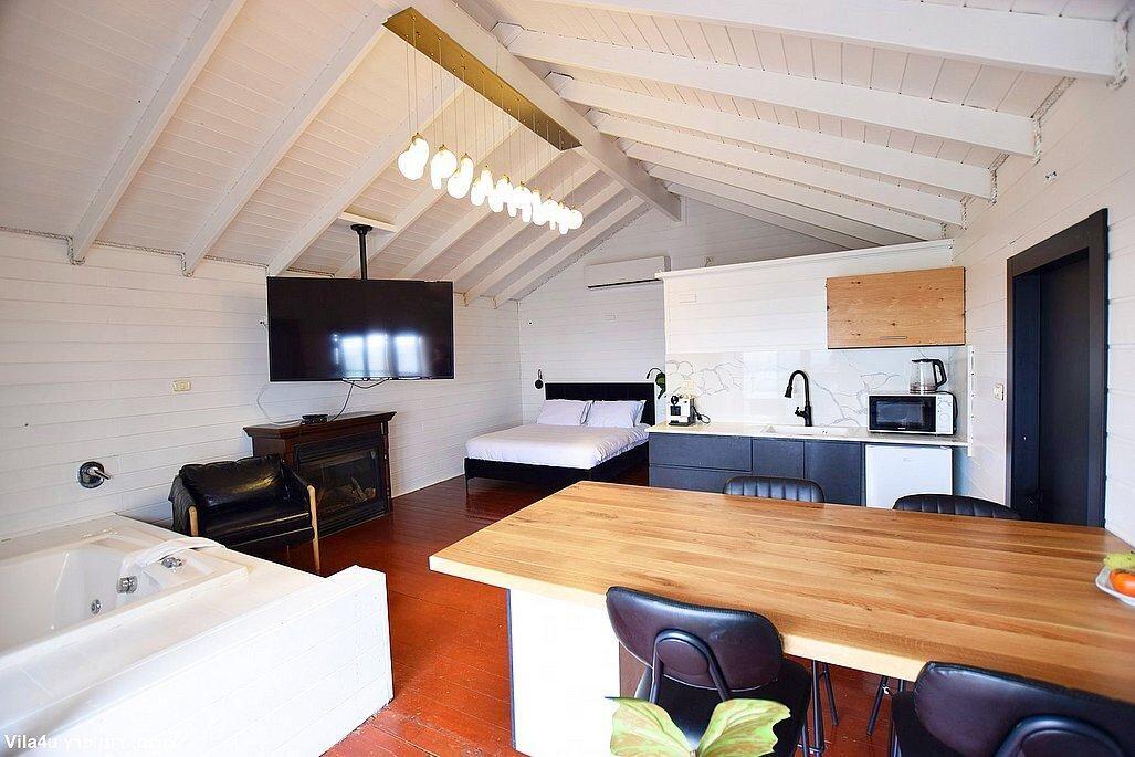 רפאל בכרם צפון  32  נופש - וי פור ויקיישן - V for Vacation