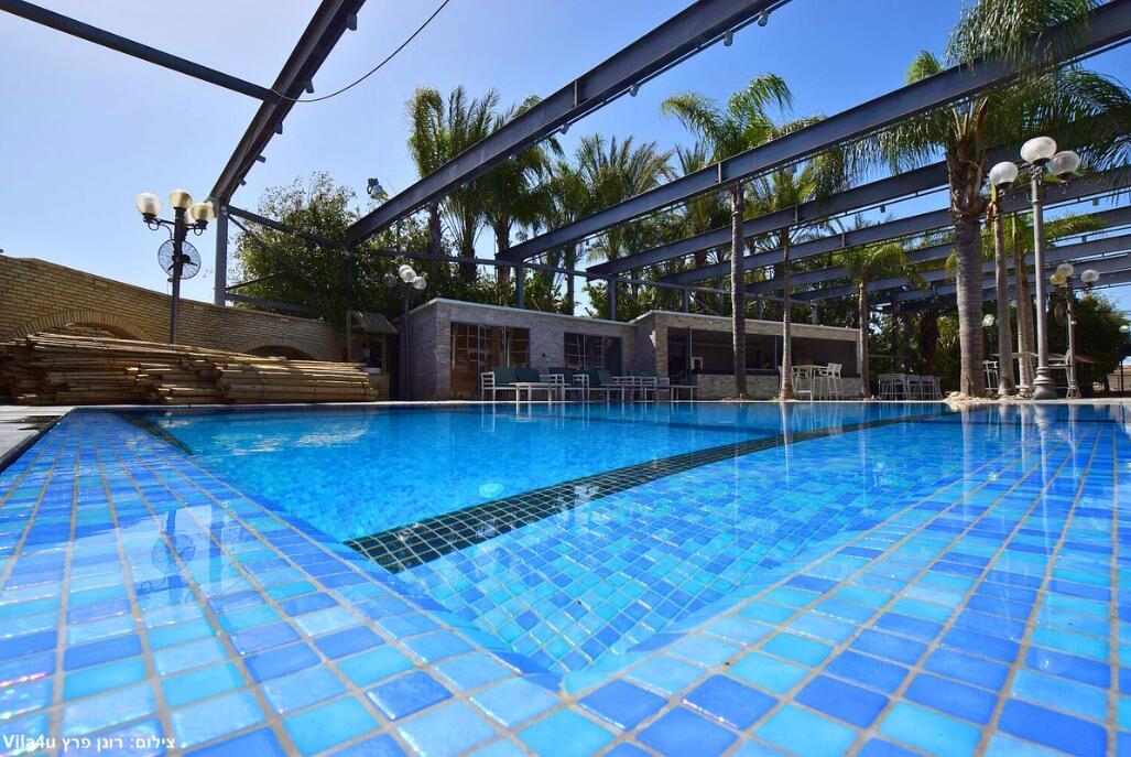 רוקה וייב מרכז  20  נופש - וי פור ויקיישן - V for Vacation