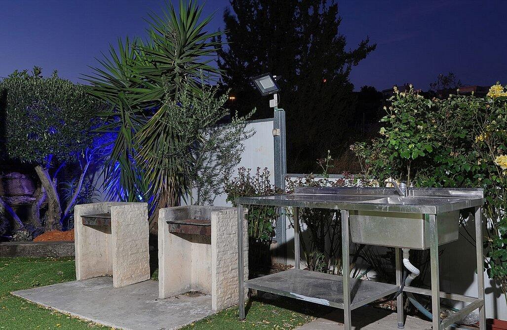 שלווה במושבה צפון  27  נופש - וי פור ויקיישן - V for Vacation