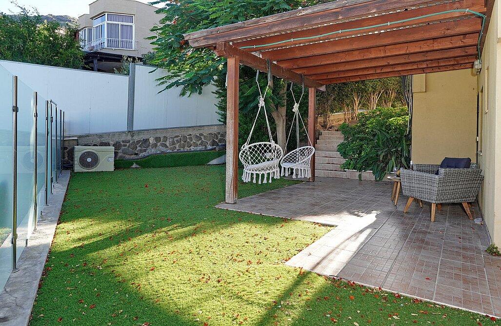 שלווה במושבה צפון  19  נופש - וי פור ויקיישן - V for Vacation