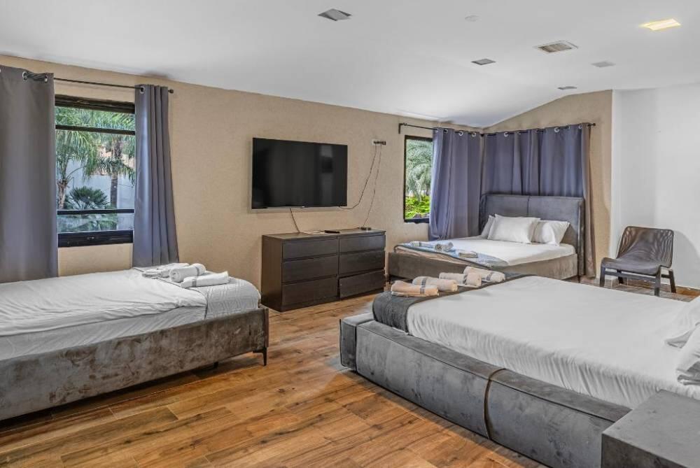 וילה קאסה רויאל צפון  37  נופש - וי פור ויקיישן - V for Vacation