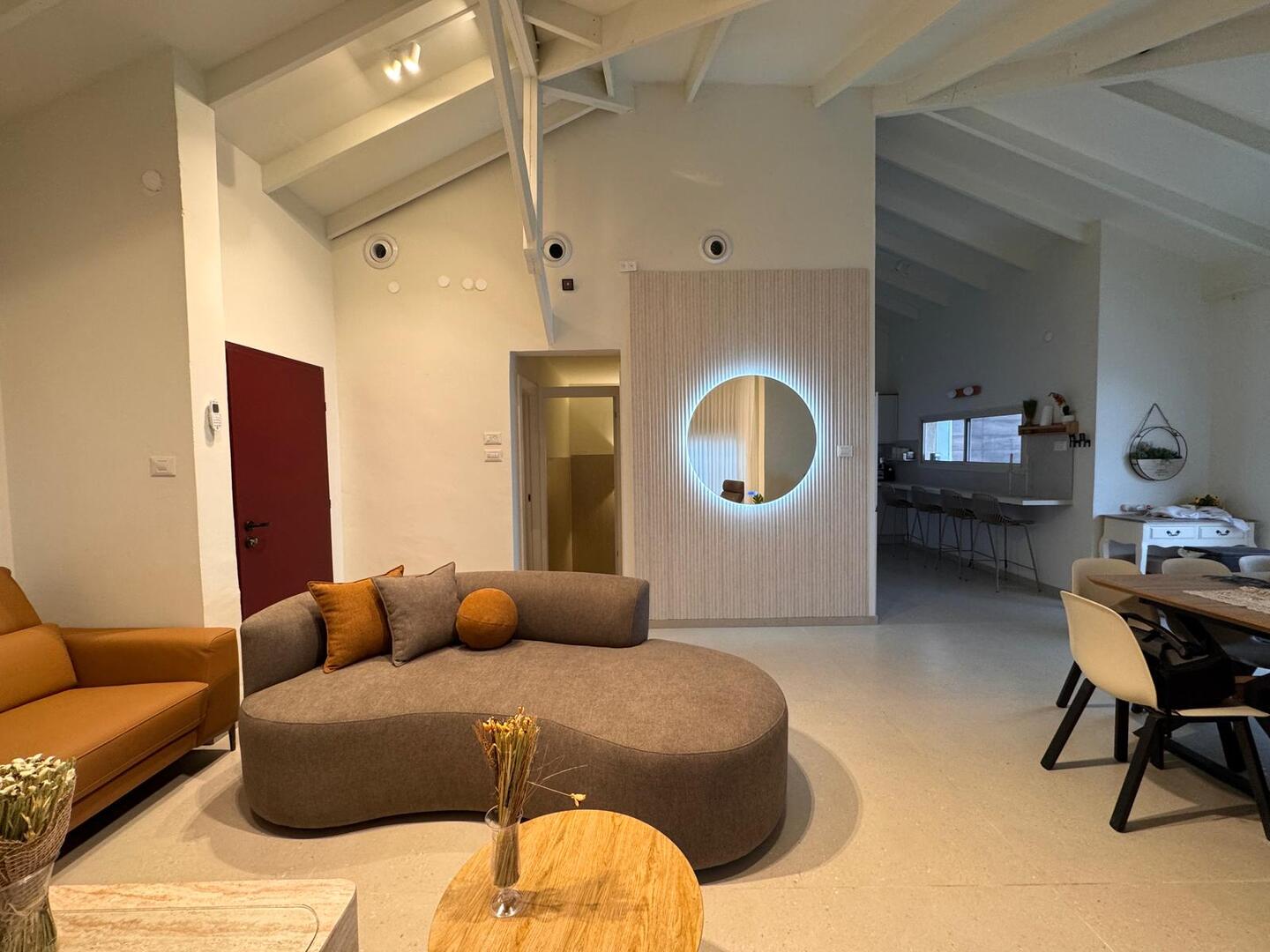 וילה סאן לייט - Sun Light צפון  12  נופש - וי פור ויקיישן - V for Vacation