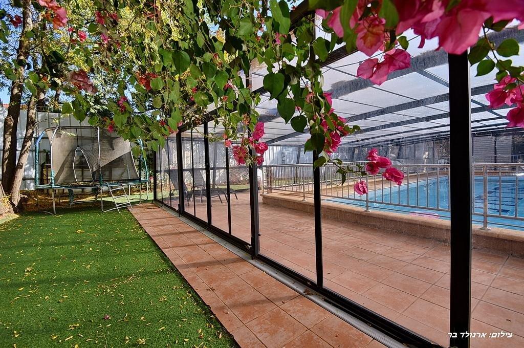 קדמת עדן צפון  3  נופש - וי פור ויקיישן - V for Vacation