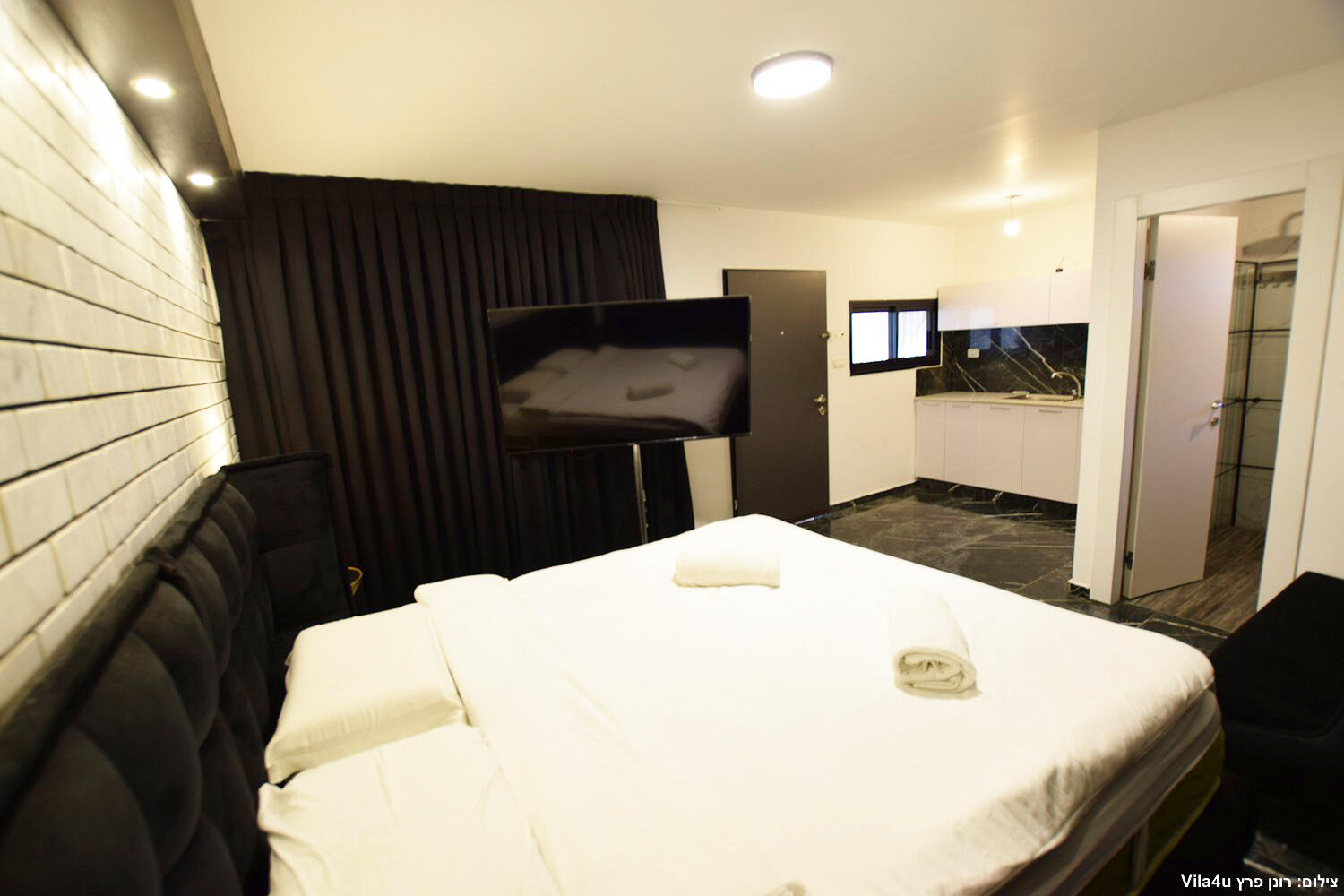 וילה שירה בחווה מרכז  11  נופש - וי פור ויקיישן - V for Vacation
