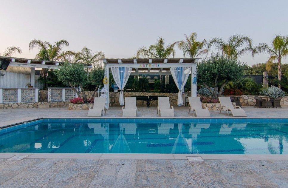 ארטמיס מרכז  23  נופש - וי פור ויקיישן - V for Vacation