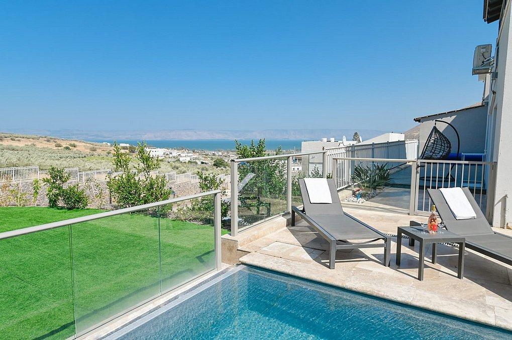 וילה ג'נסיס - Villa Genesis צפון  4  נופש - וי פור ויקיישן - V for Vacation