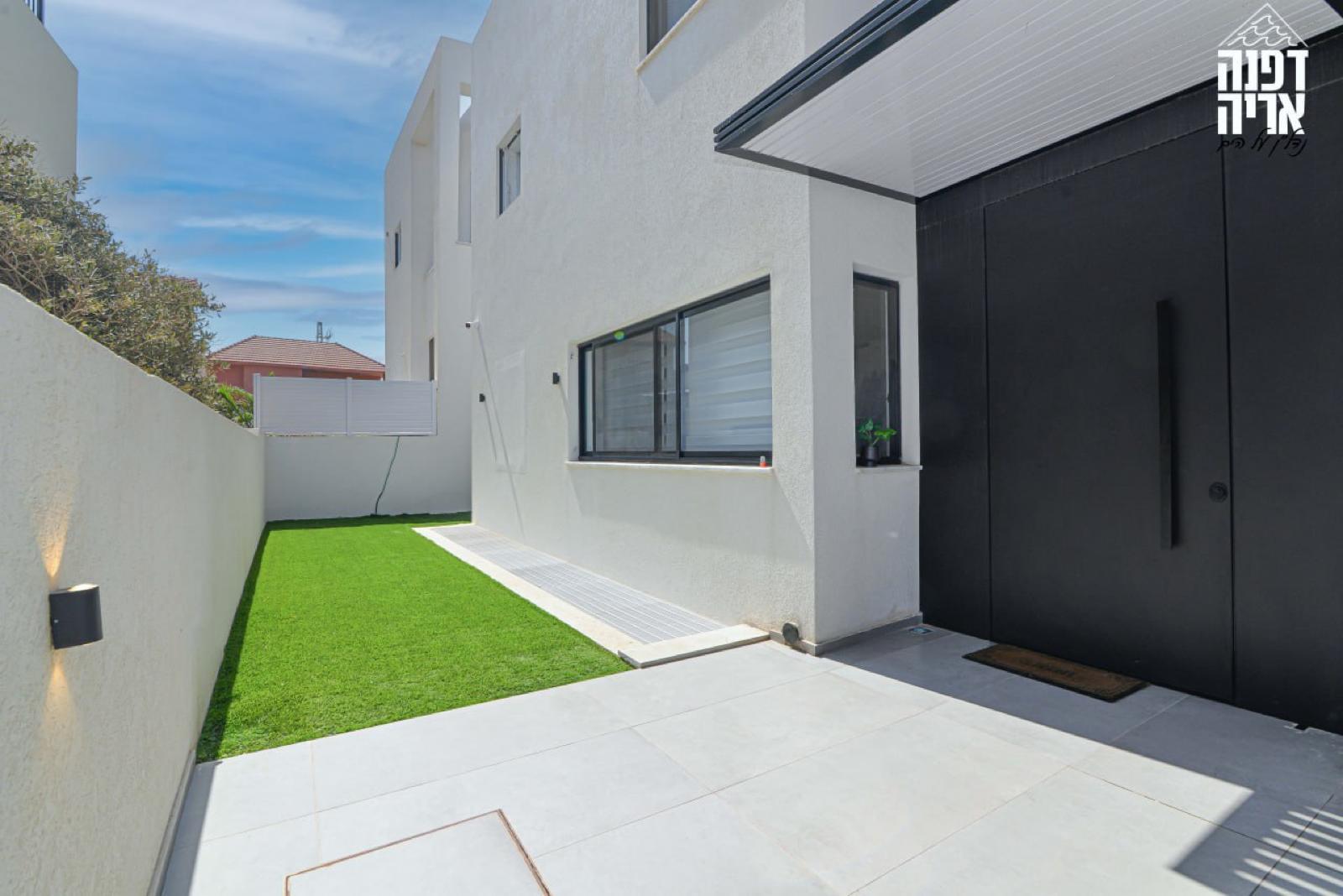 וילה על הים חדרה מרכז  3  נופש - וי פור ויקיישן - V for Vacation