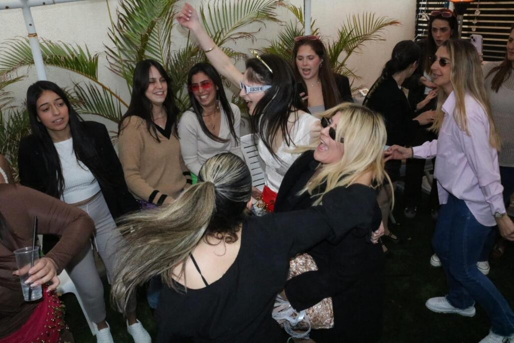 החצר בטיילת - אירועים ליד הים מרכז  10  לופט 4 יו